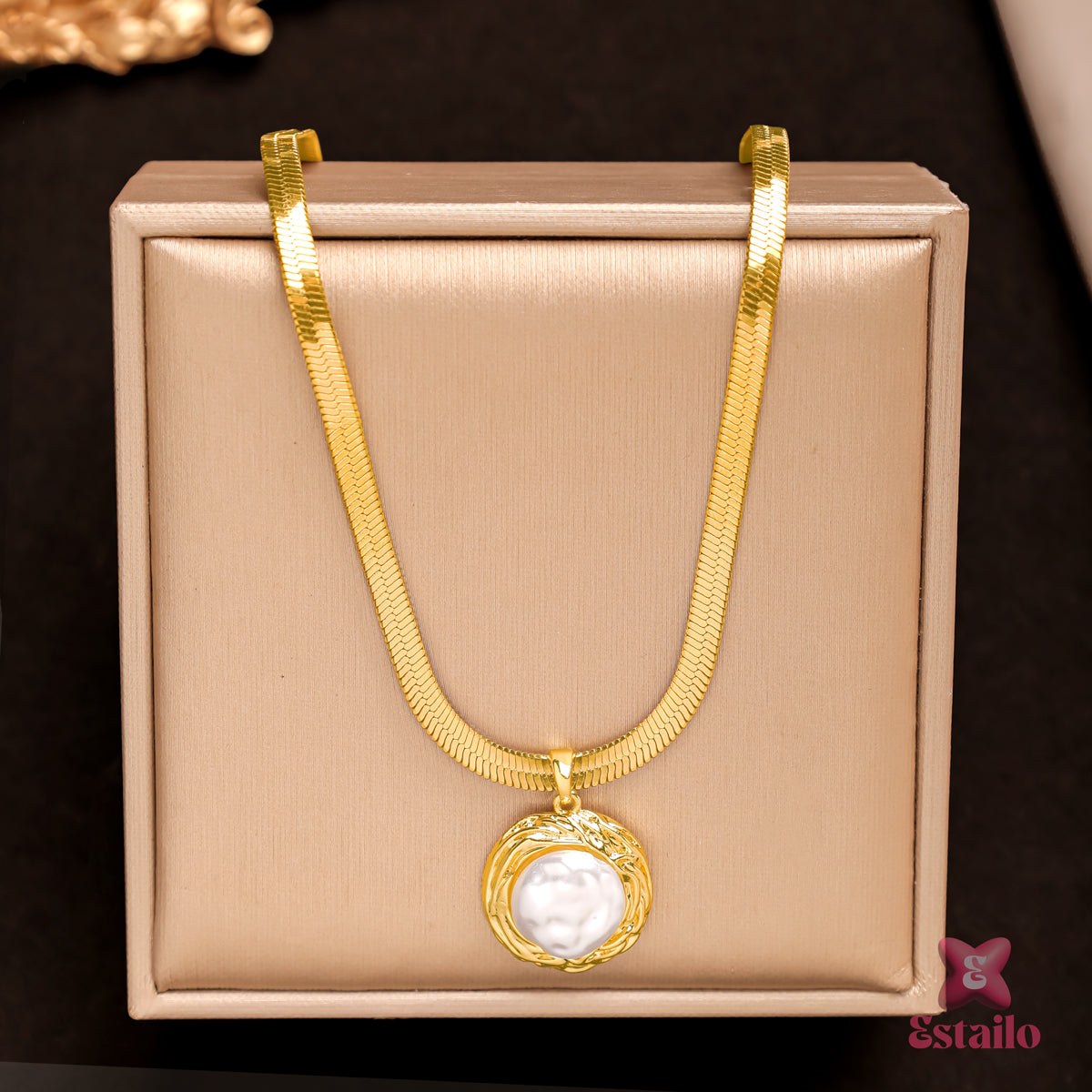 Pearl Embrace Necklace
