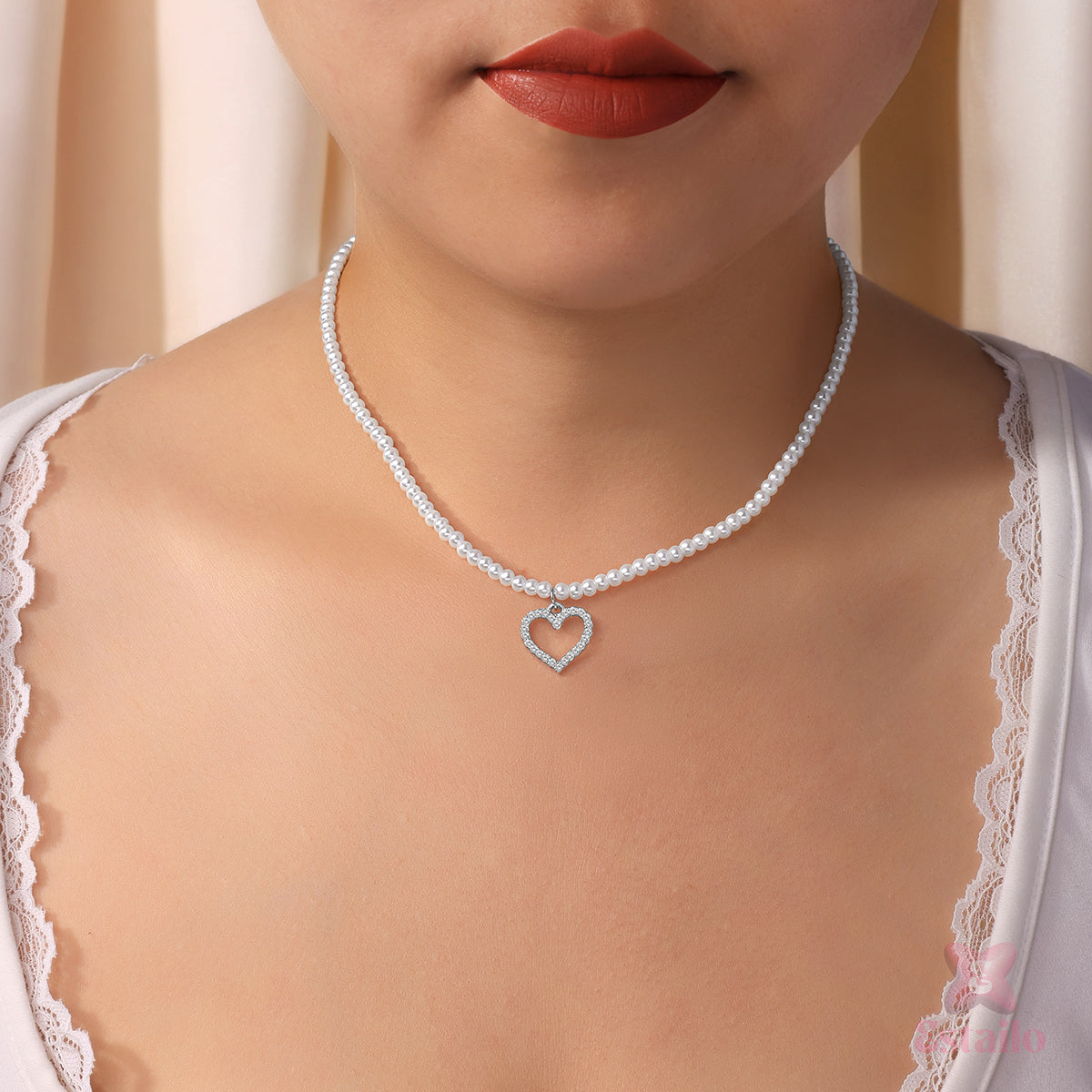 Minimal Pearl Heart Necklace