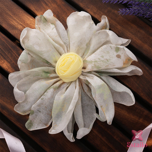 Daisy Glow Hair Clip