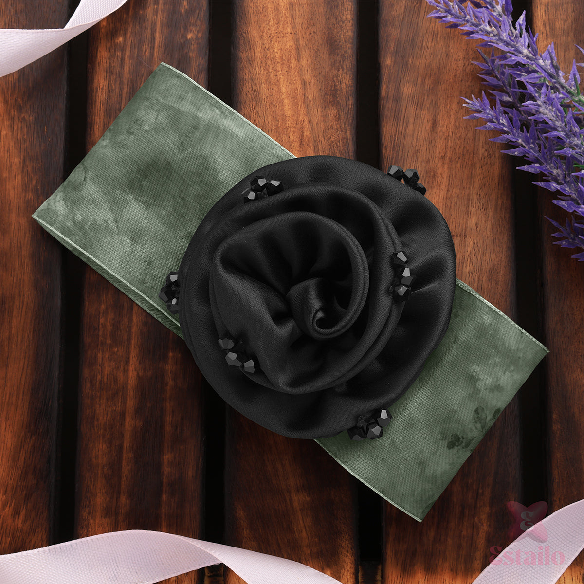 Raven Rose Clip