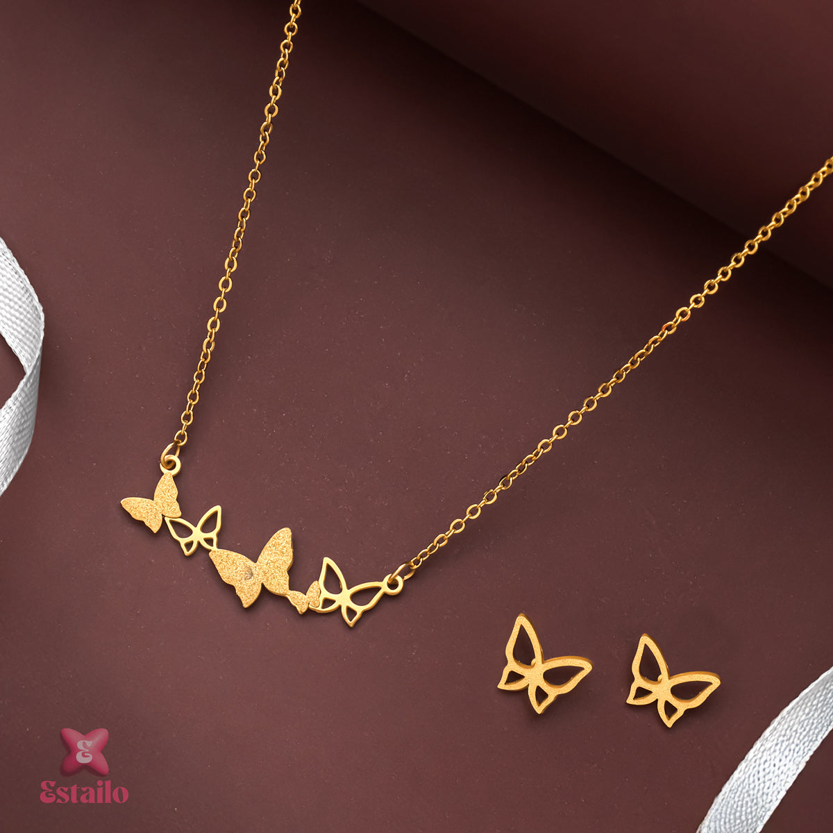 Fluttering Hearts Necklace Set