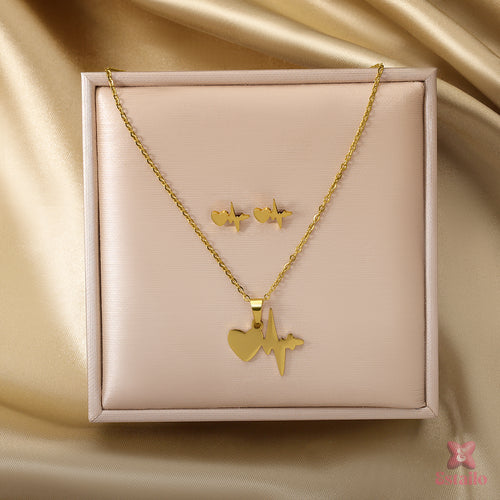 Love Me Pretty Necklace