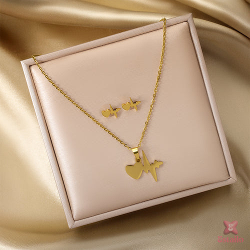 Love Me Pretty Necklace