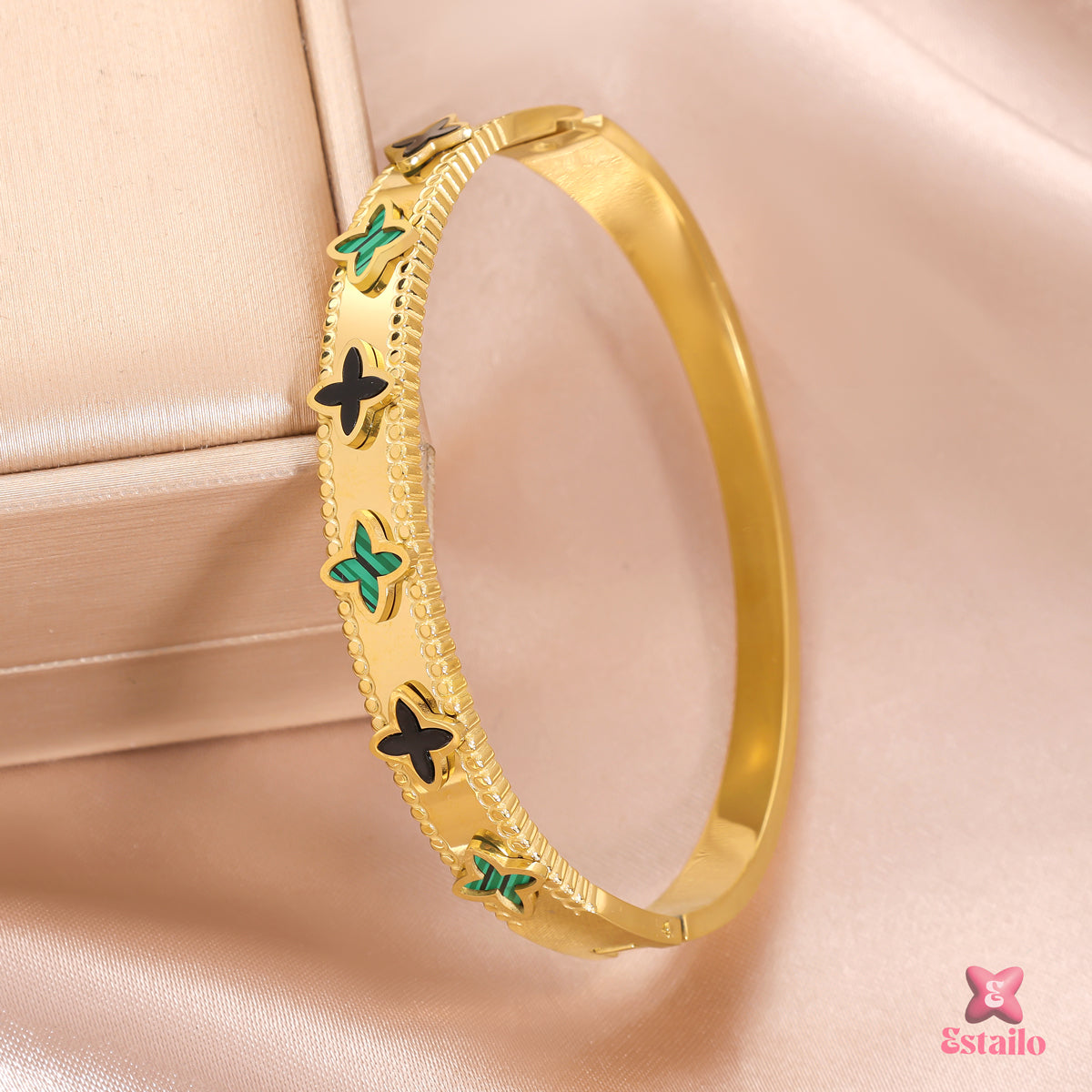 Chic Four-Leaf Bracelet