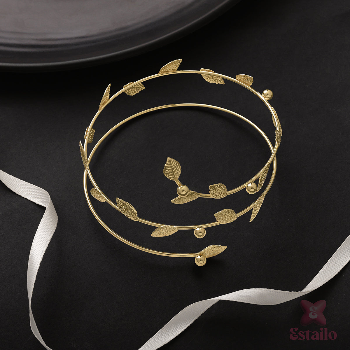 Elegant leaf Arm Cuff