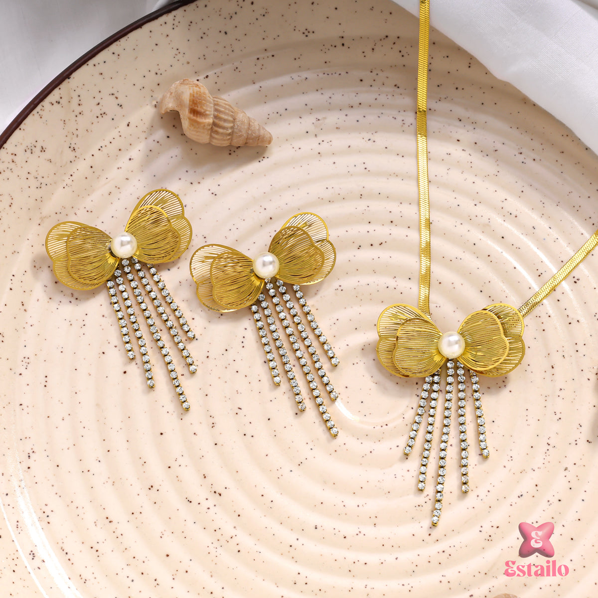 Opulent Pearl Bow Necklace