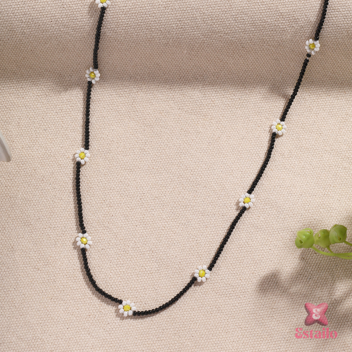 Tiny Daisy Trellis Necklace