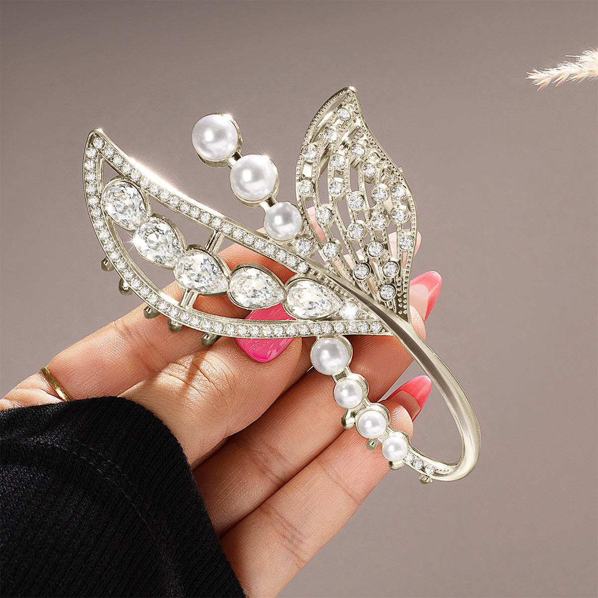 Rhinestone Pearl Brooch Claw
