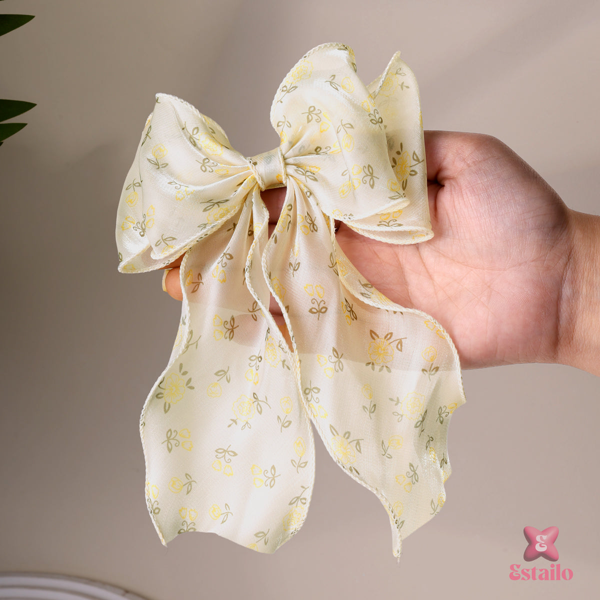 Creamy Cascade Bow Clip