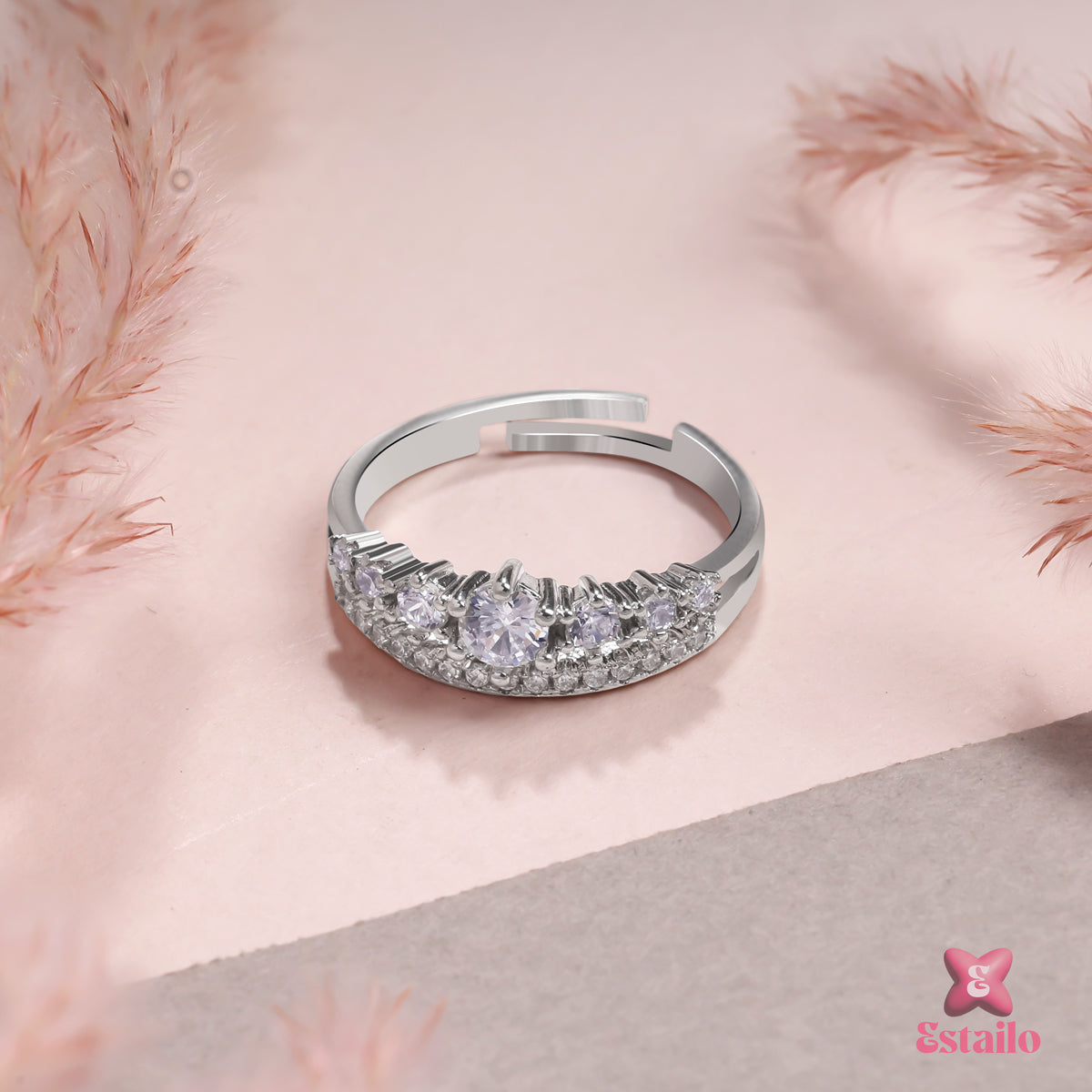 Elegant Crossover Ring