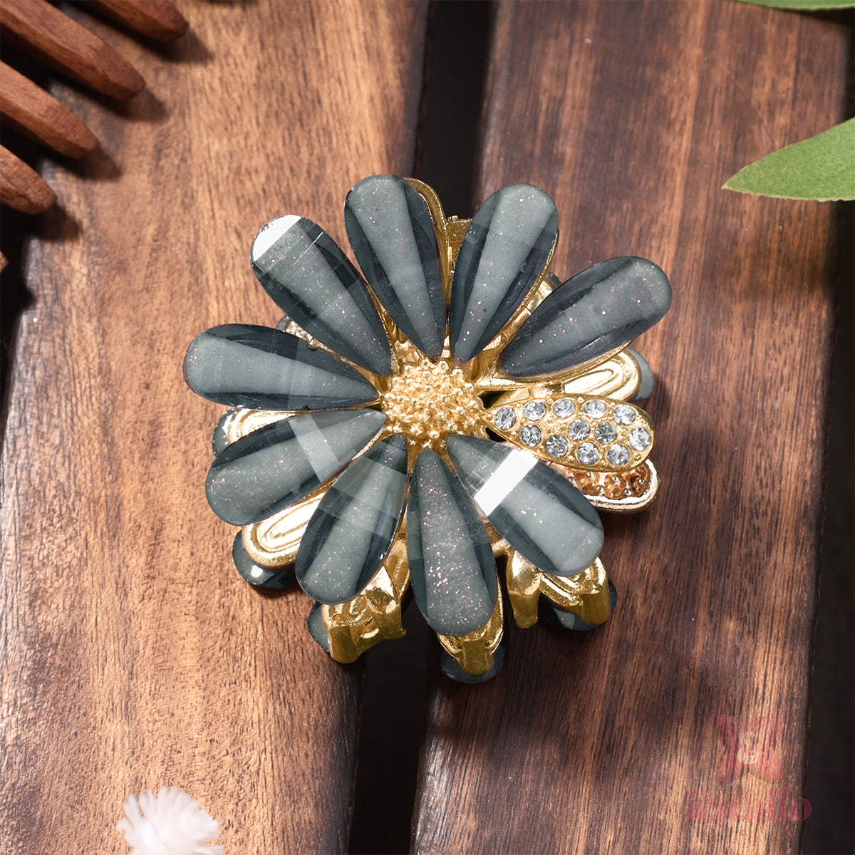 Daisy flower Hair Claw (pack of 1)