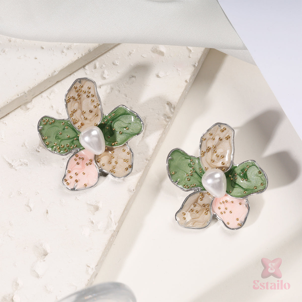 Gardenia Pearl Studs Earring