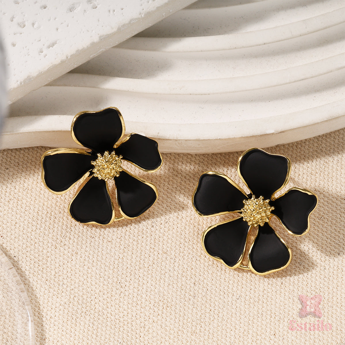 Chic Noir Florals Earring