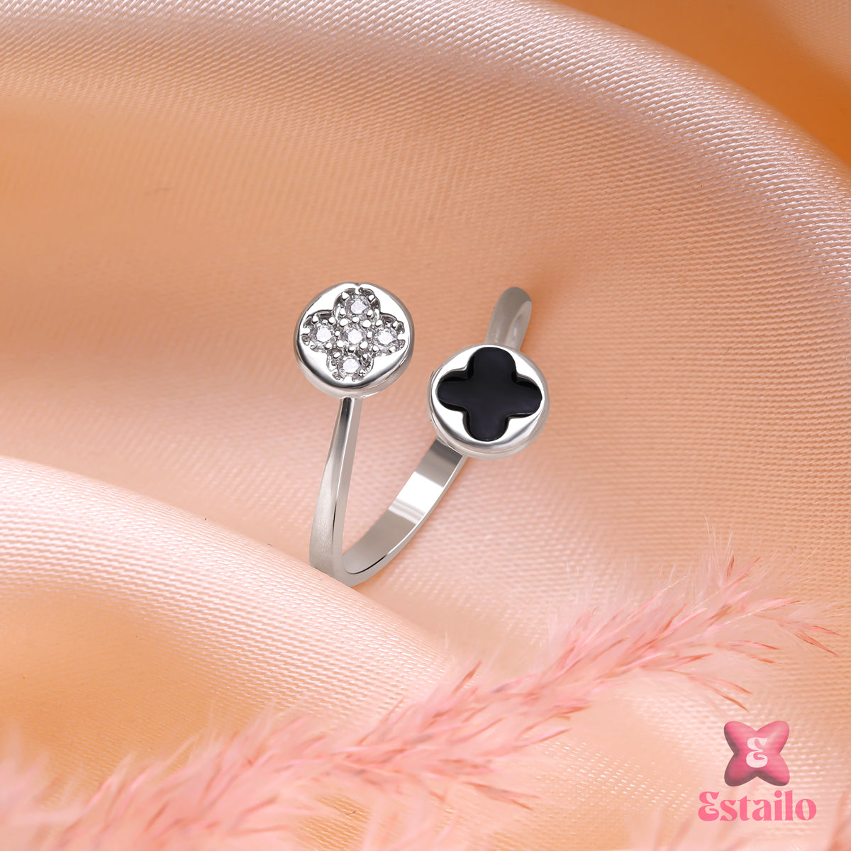 Eclipse Clover Ring