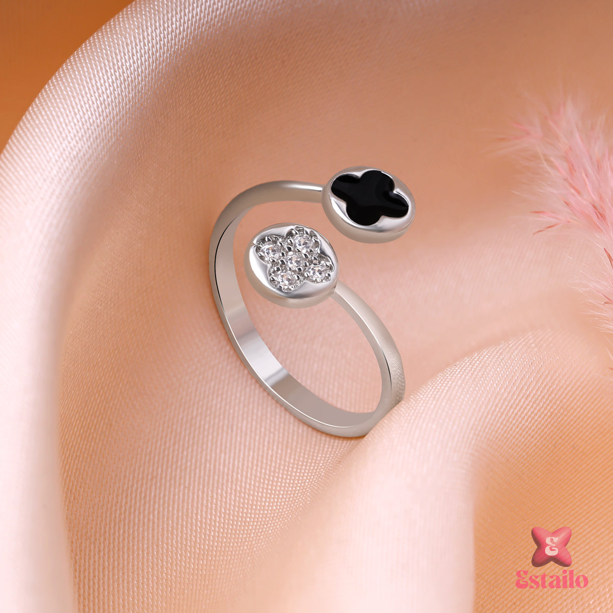 Eclipse Clover Ring
