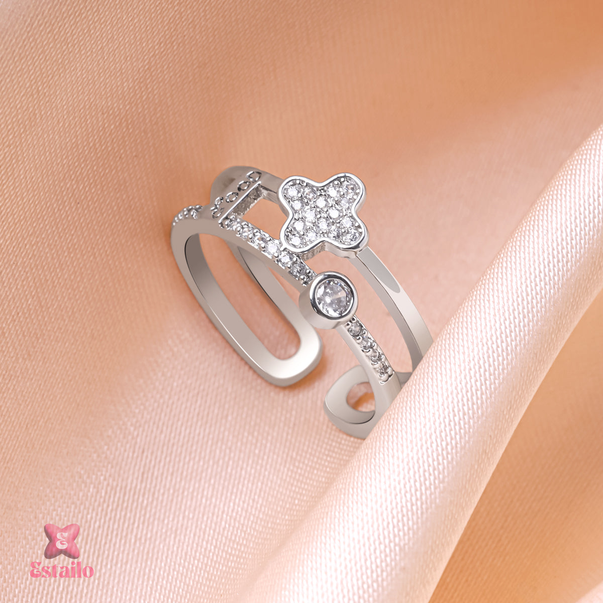 Eternal Clover Ring