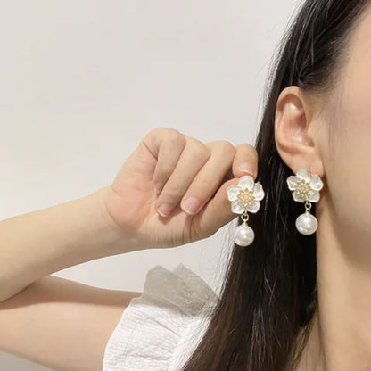 A Pearl Of Flower Earrings