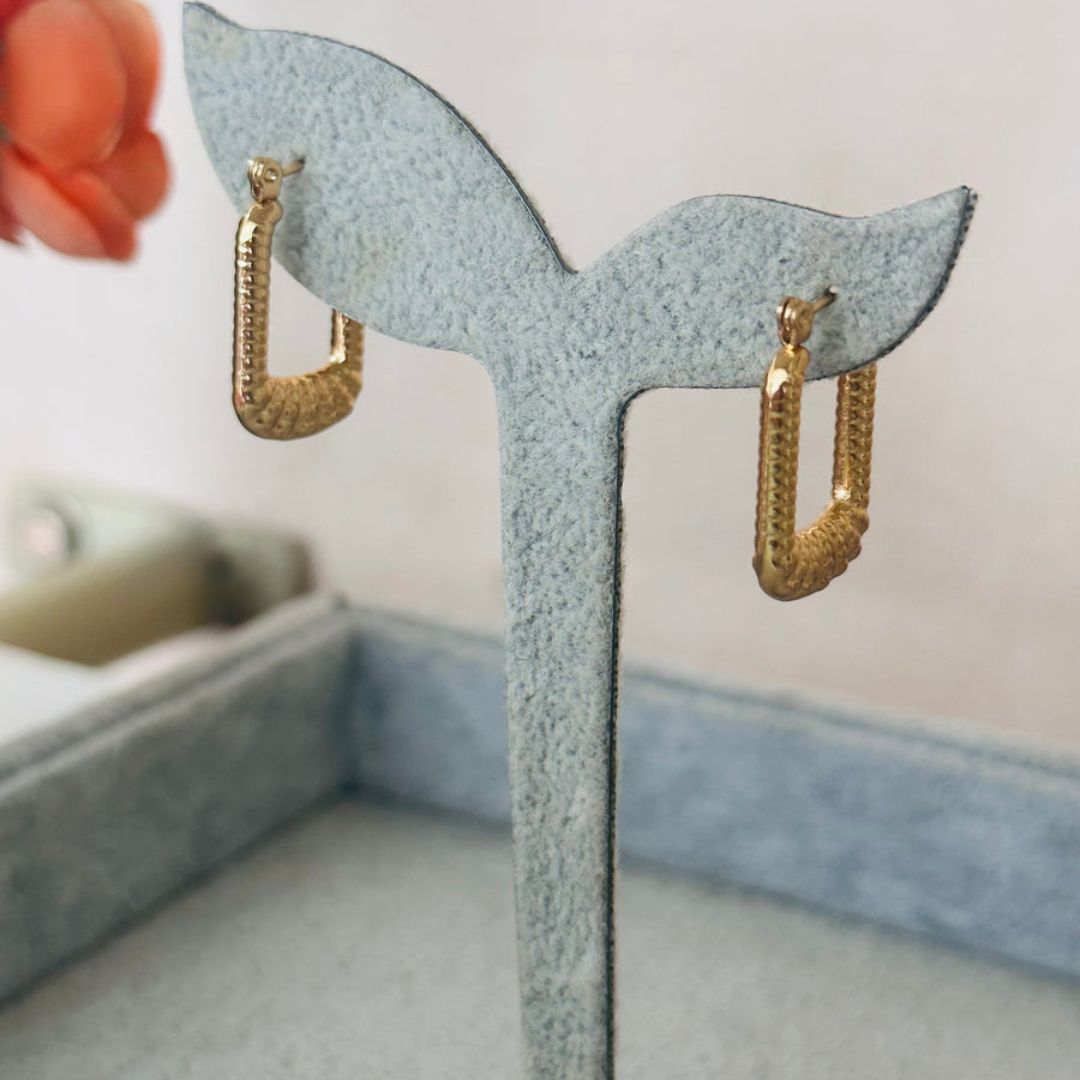 Dainty Chic Hoop Earrings