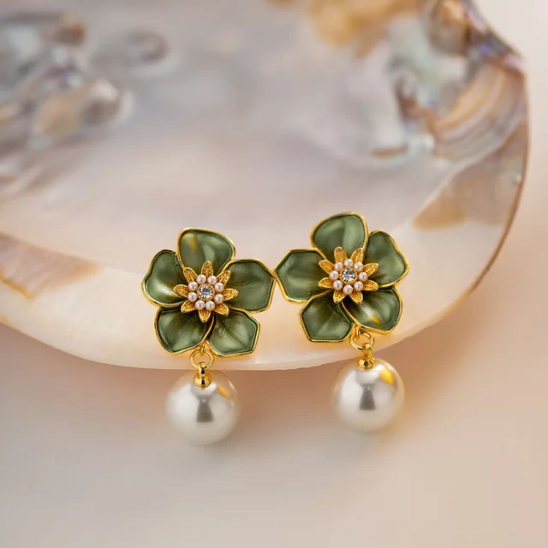 A Pearl Of Flower Earrings