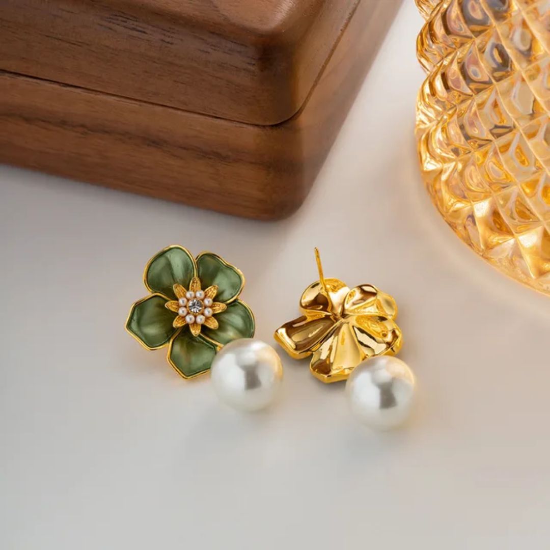 A Pearl Of Flower Earrings