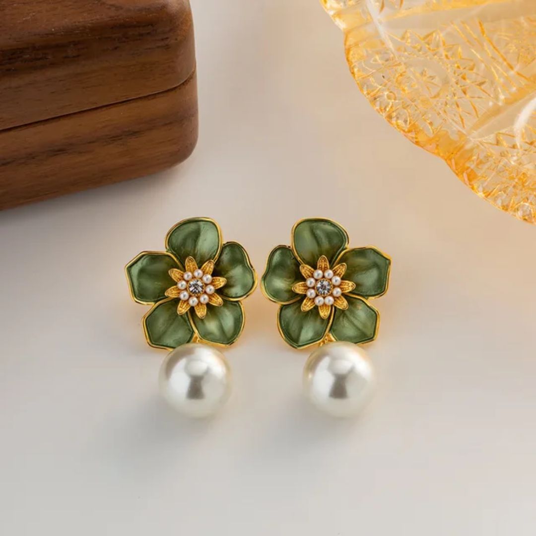 A Pearl Of Flower Earrings