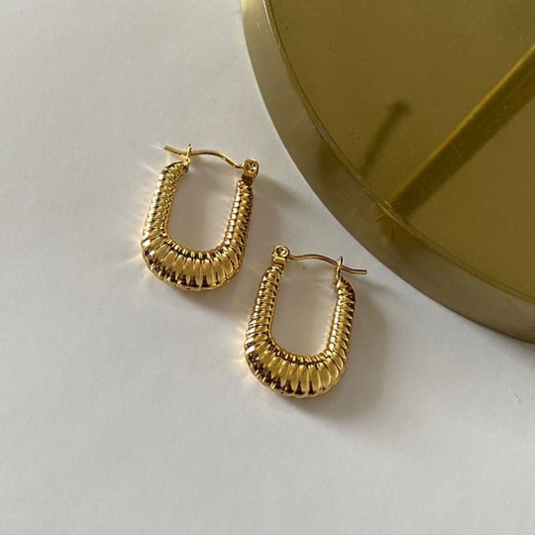 Dainty Chic Hoop Earrings