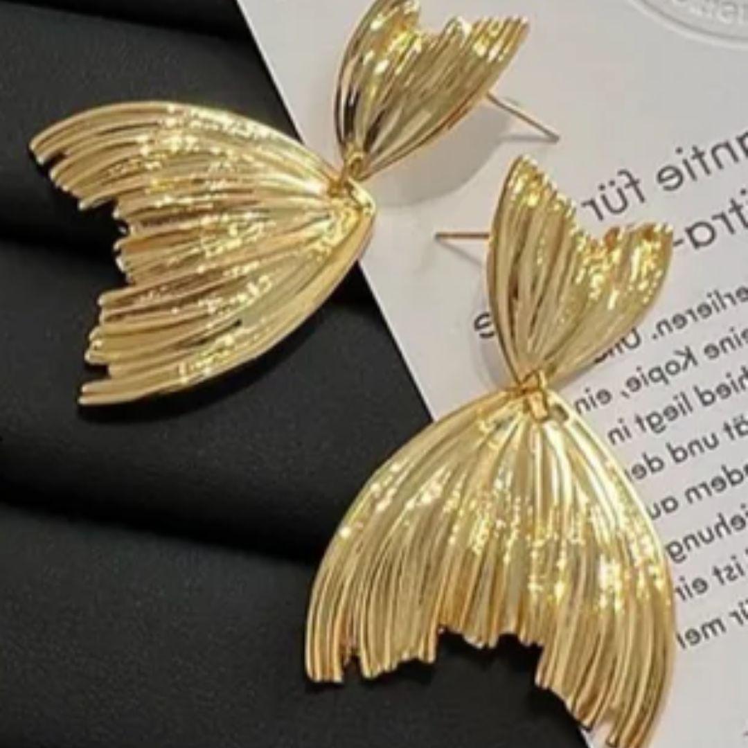 Blind Date Golden  Earrings