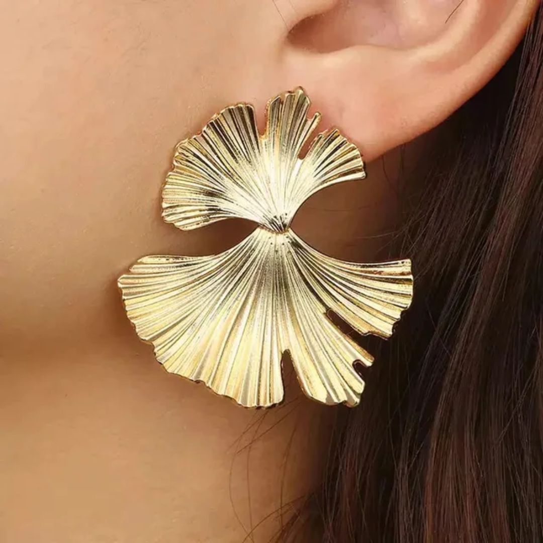 Blind Date Golden Earrings