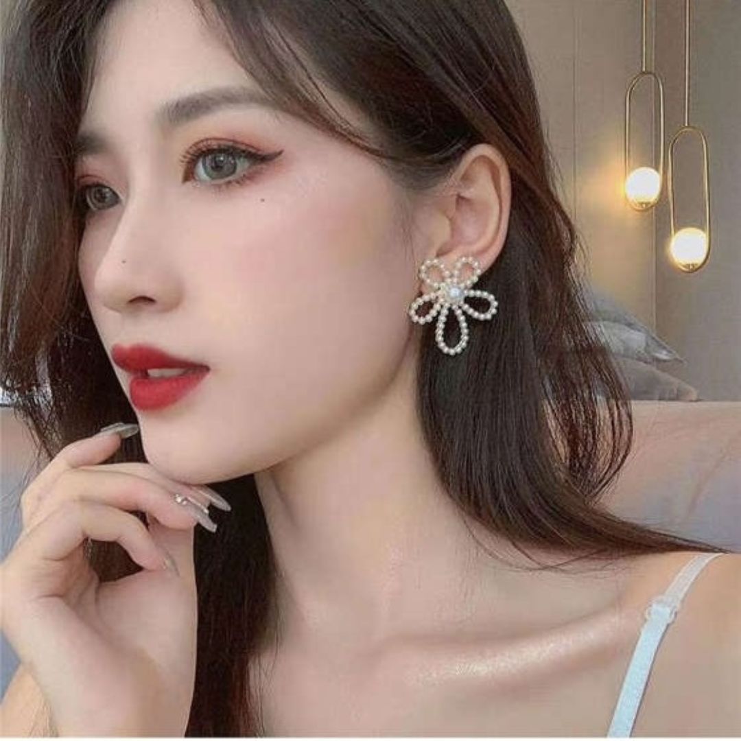 A Pearl Of Flower Earrings