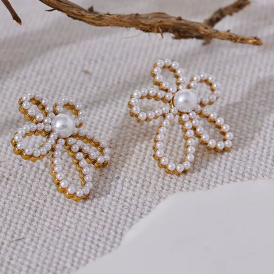 A Pearl Of Flower Earrings