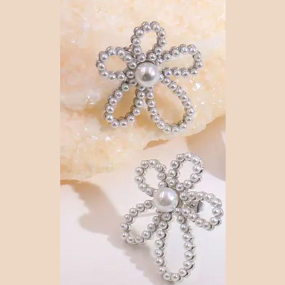 A Pearl Of Flower Earrings