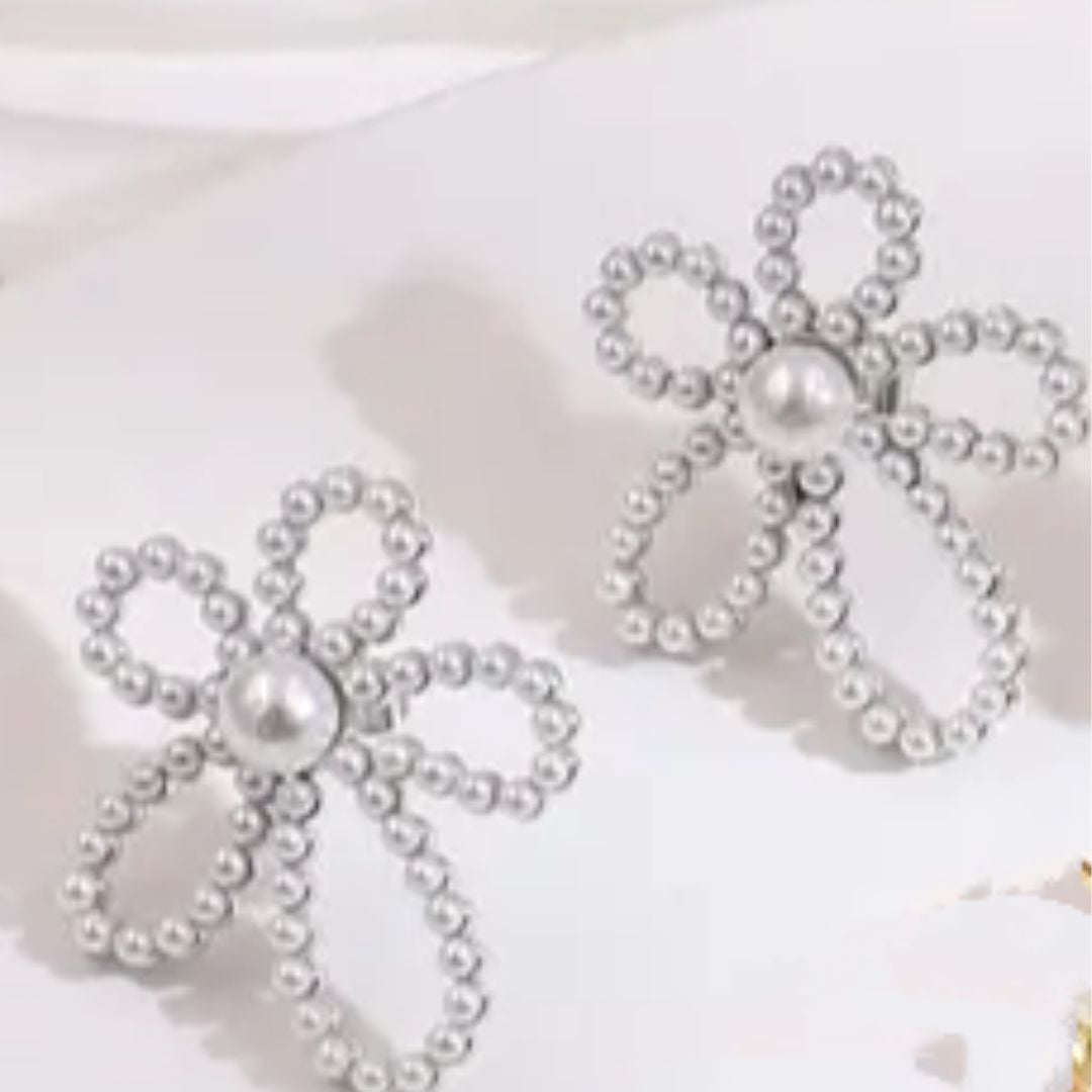 A Pearl Of Flower Earrings