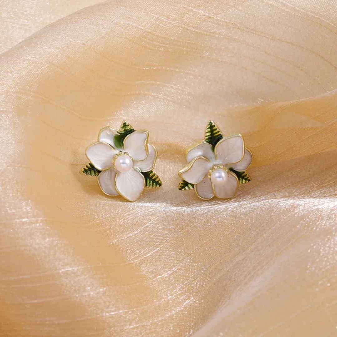 A Pearl Of Flower Earrings