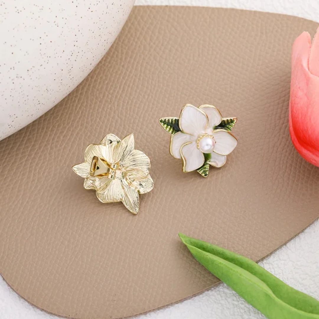 A Pearl Of Flower Earrings