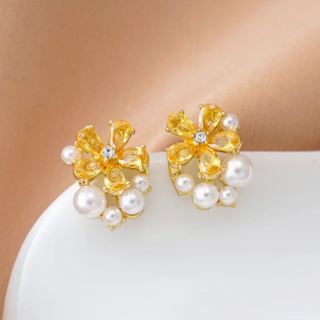 A Pearl Of Flower Earrings