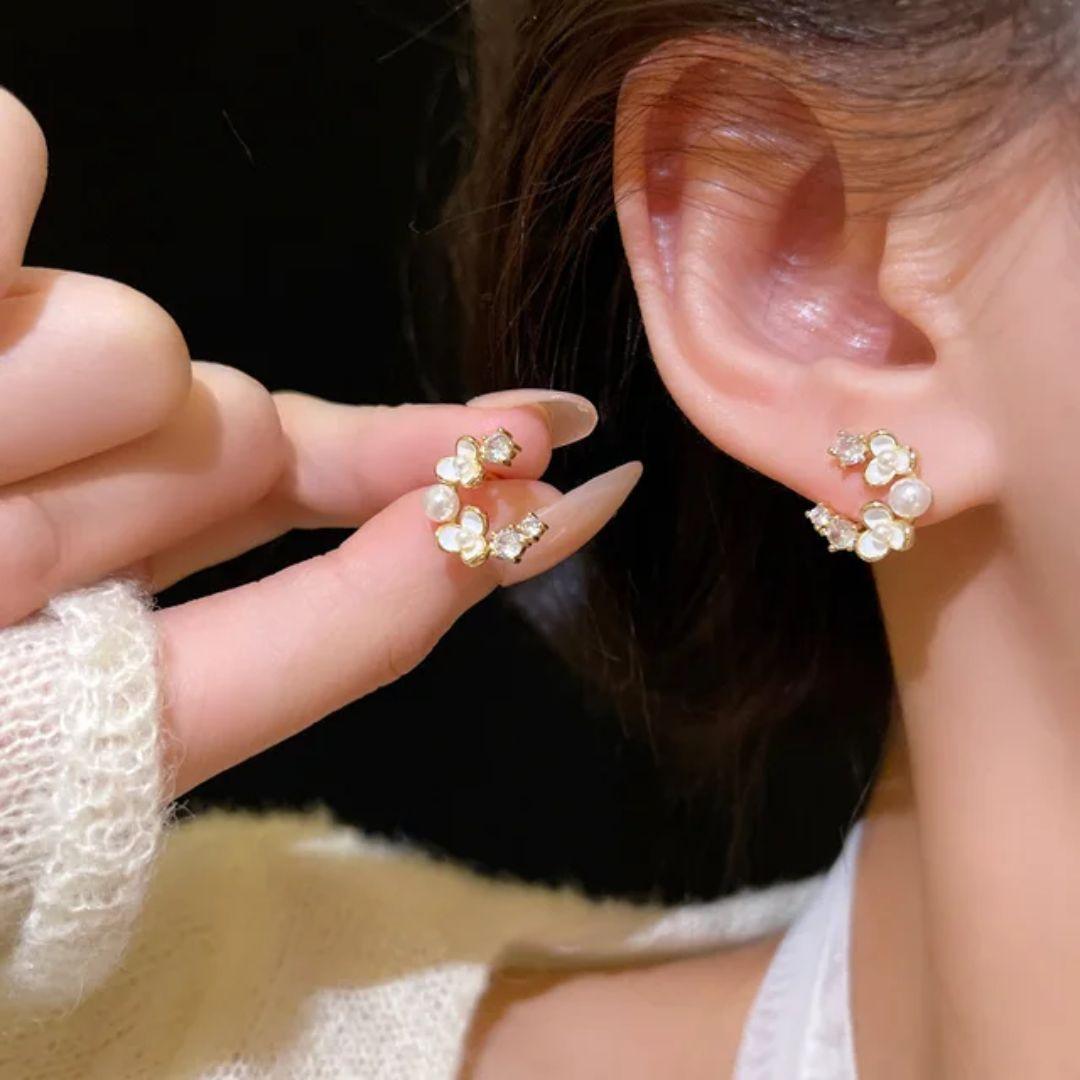 A Pearl Of Flower Earrings