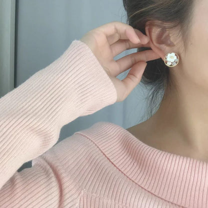 A Pearl Of Flower Earrings