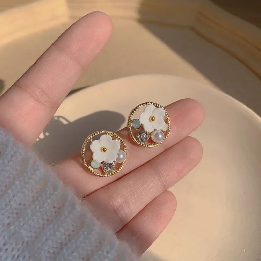 A Pearl Of Flower Earrings