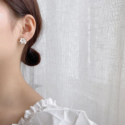 A Pearl Of Flower Earrings