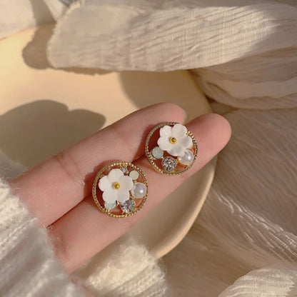 A Pearl Of Flower Earrings