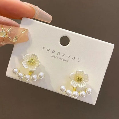 A Pearl Of Flower Earrings