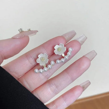 A Pearl Of Flower Earrings