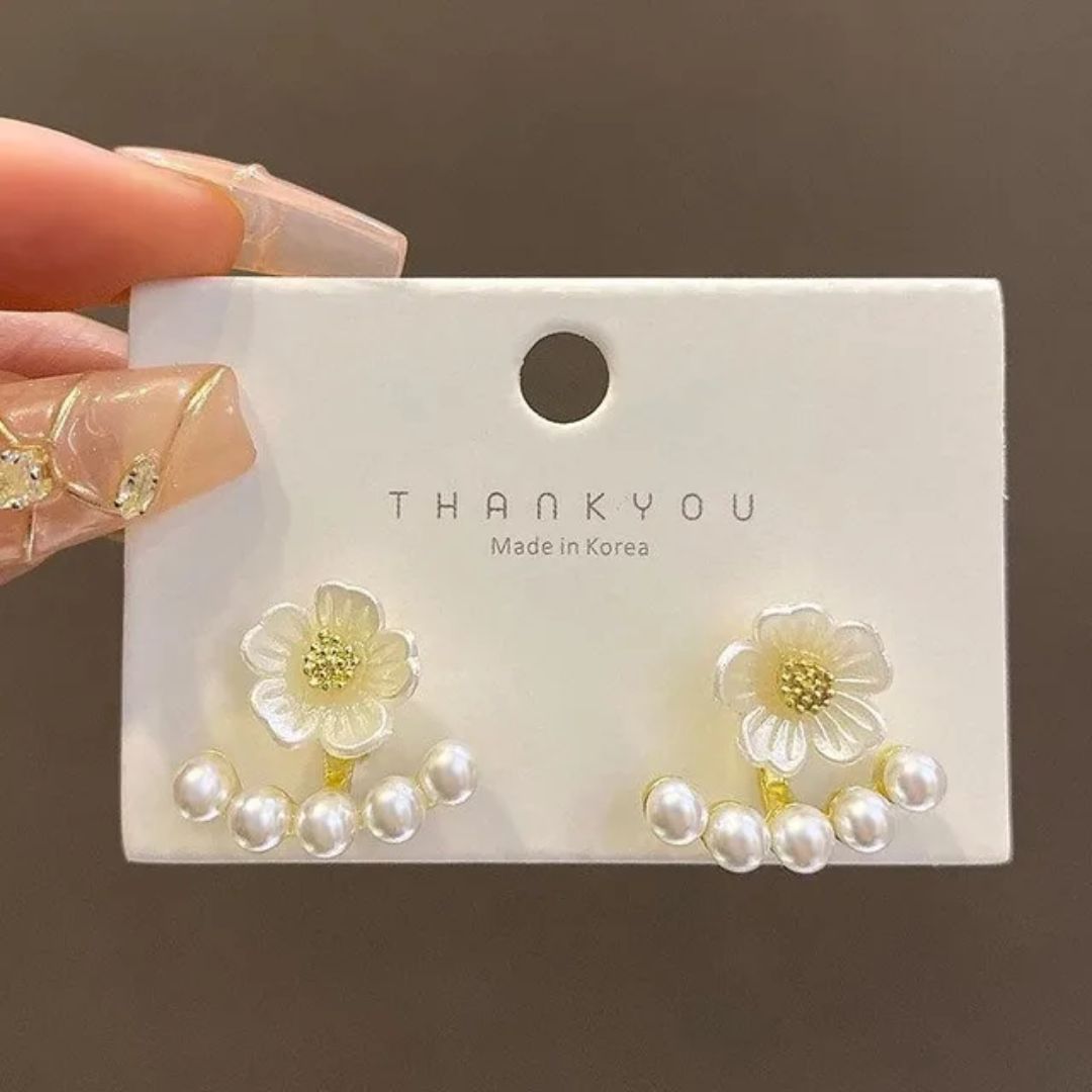 A Pearl Of Flower Earrings