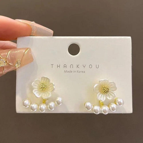 A Pearl Of Flower Earrings