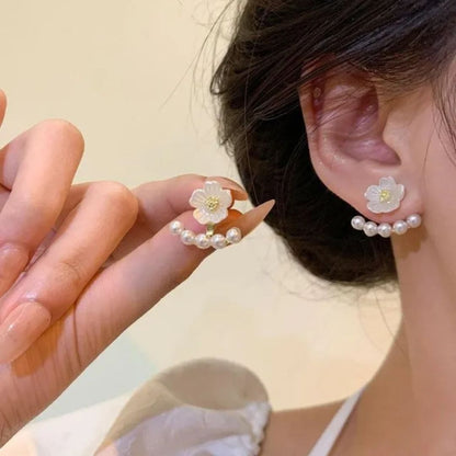 A Pearl Of Flower Earrings