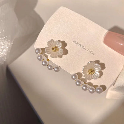 A Pearl Of Flower Earrings