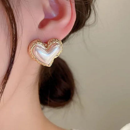 Perky pearl Heart Earrings