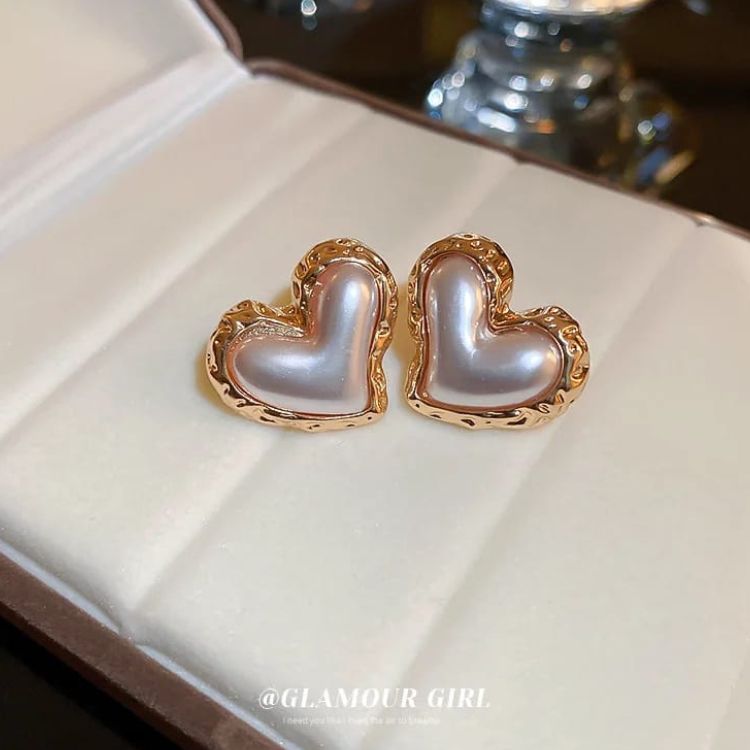 Perky pearl Heart Earrings