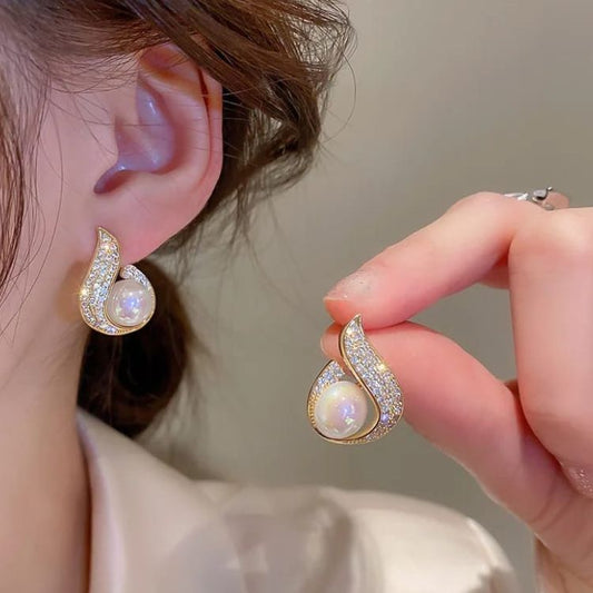 Perky pearl earrings
