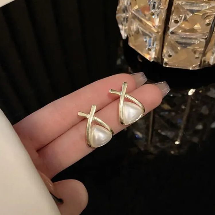 Pearl stud Earrings